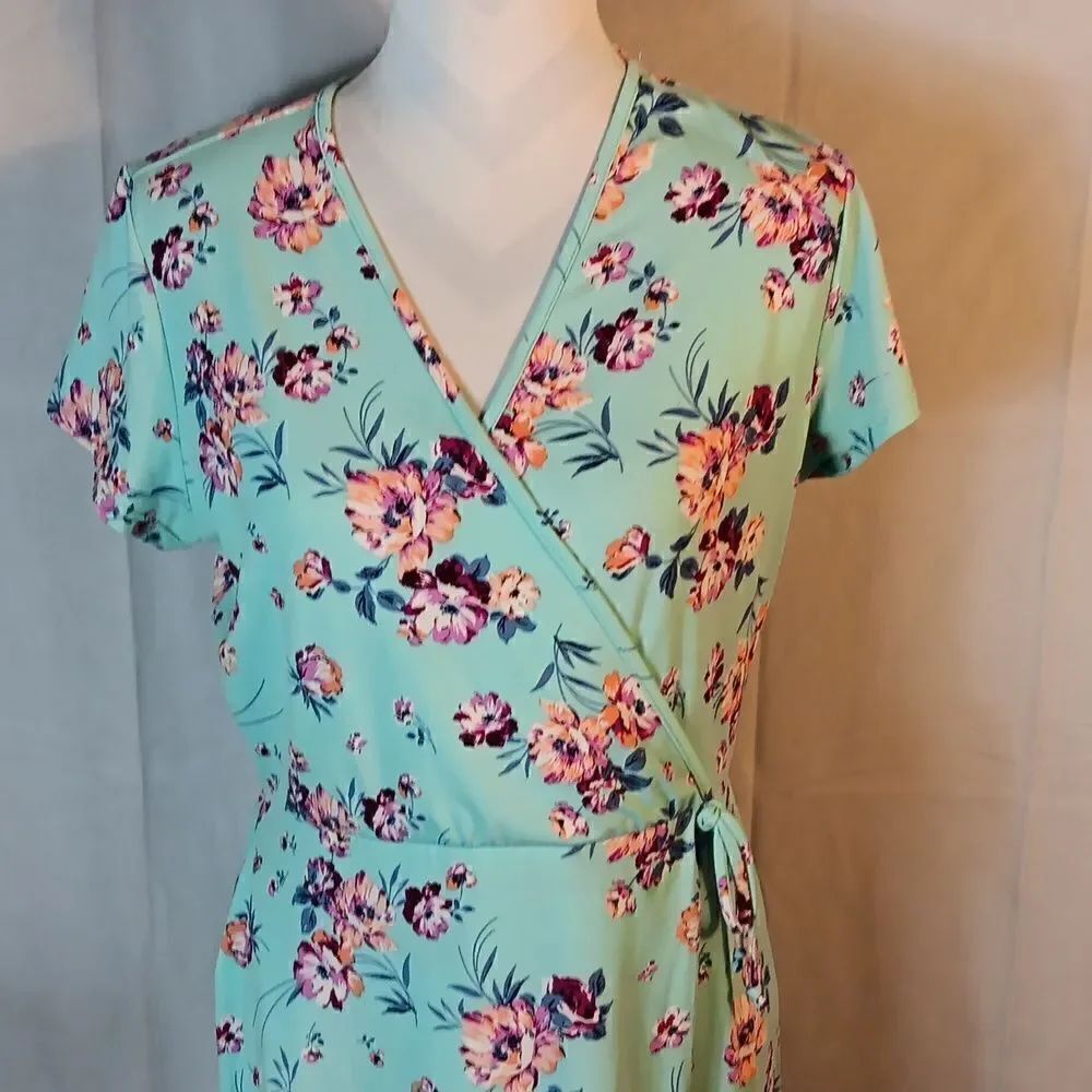 Kristin Nicole Floral Dress - Picture 2 of 5